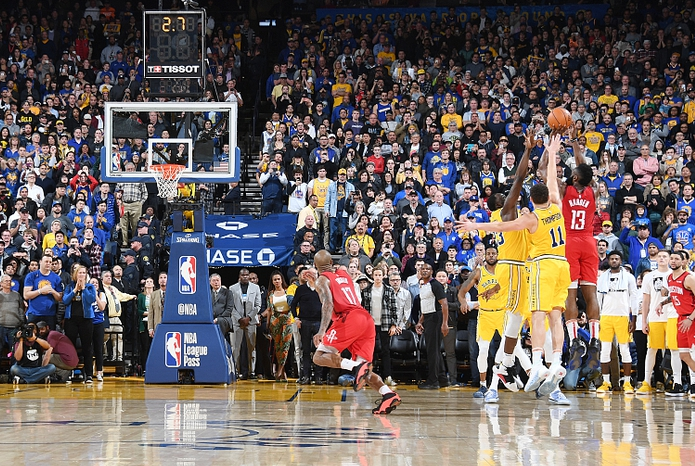  福克斯压哨绝杀国王险胜勇士延续主场强势表现  